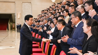 万搏官网_万搏(中国)
董事长徐浩宇获“优秀中国特色社会主义事业建设者”称号