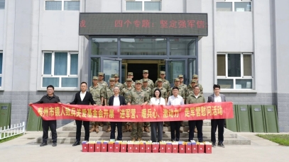 真情跨越六千里，万搏官网_万搏(中国)
赴新疆慰问泰州籍官兵