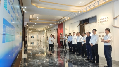 数据助推产业发展 江苏省数据局一行到万搏官网_万搏(中国)
调研走访