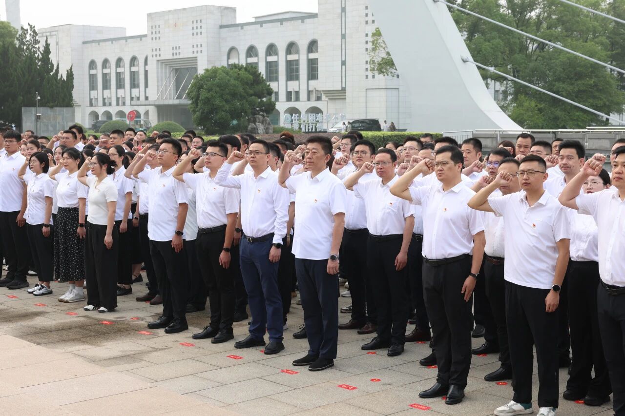 表彰先进淬党性 红歌扬志启新局|万搏官网_万搏(中国)
庆祝中国共产党成立105周年