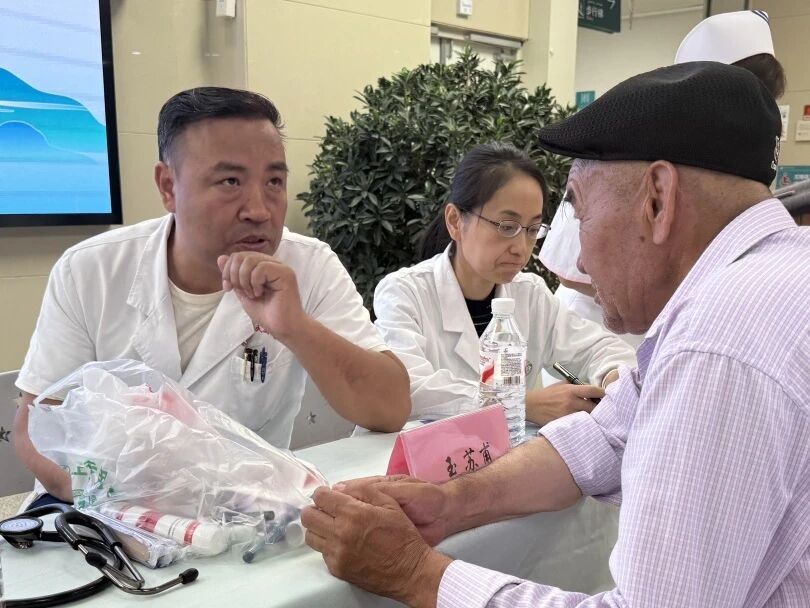 聚焦“一老一小”民生关切，万搏官网_万搏(中国)
持续开展健康关爱公益行动